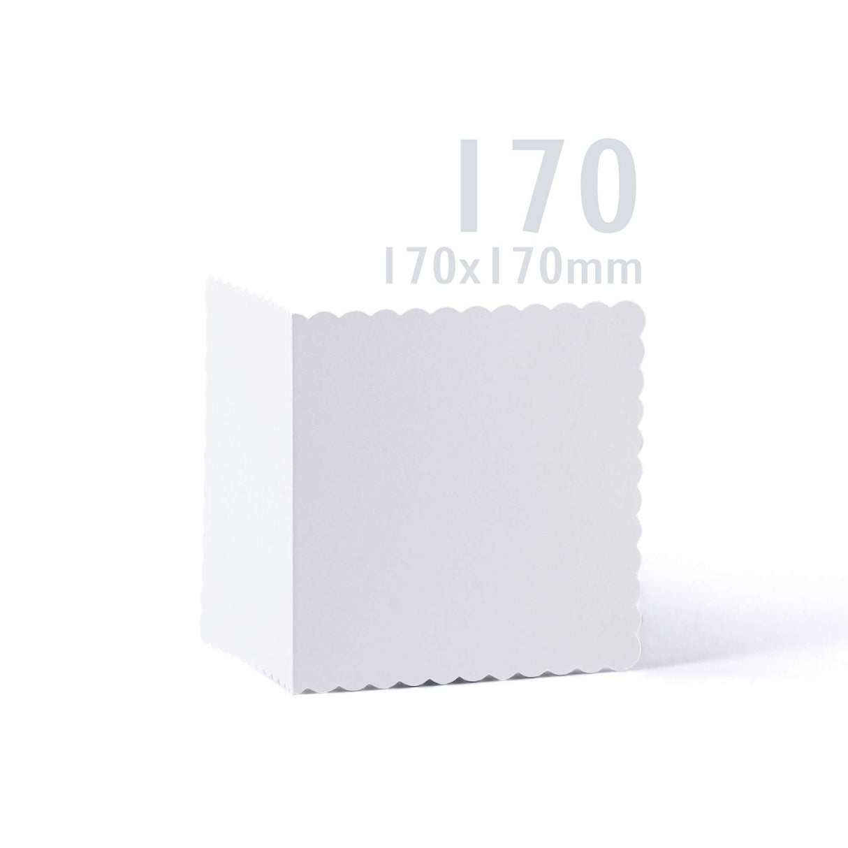 Conjunto de cartões e envelopes brancos com borda ondulada