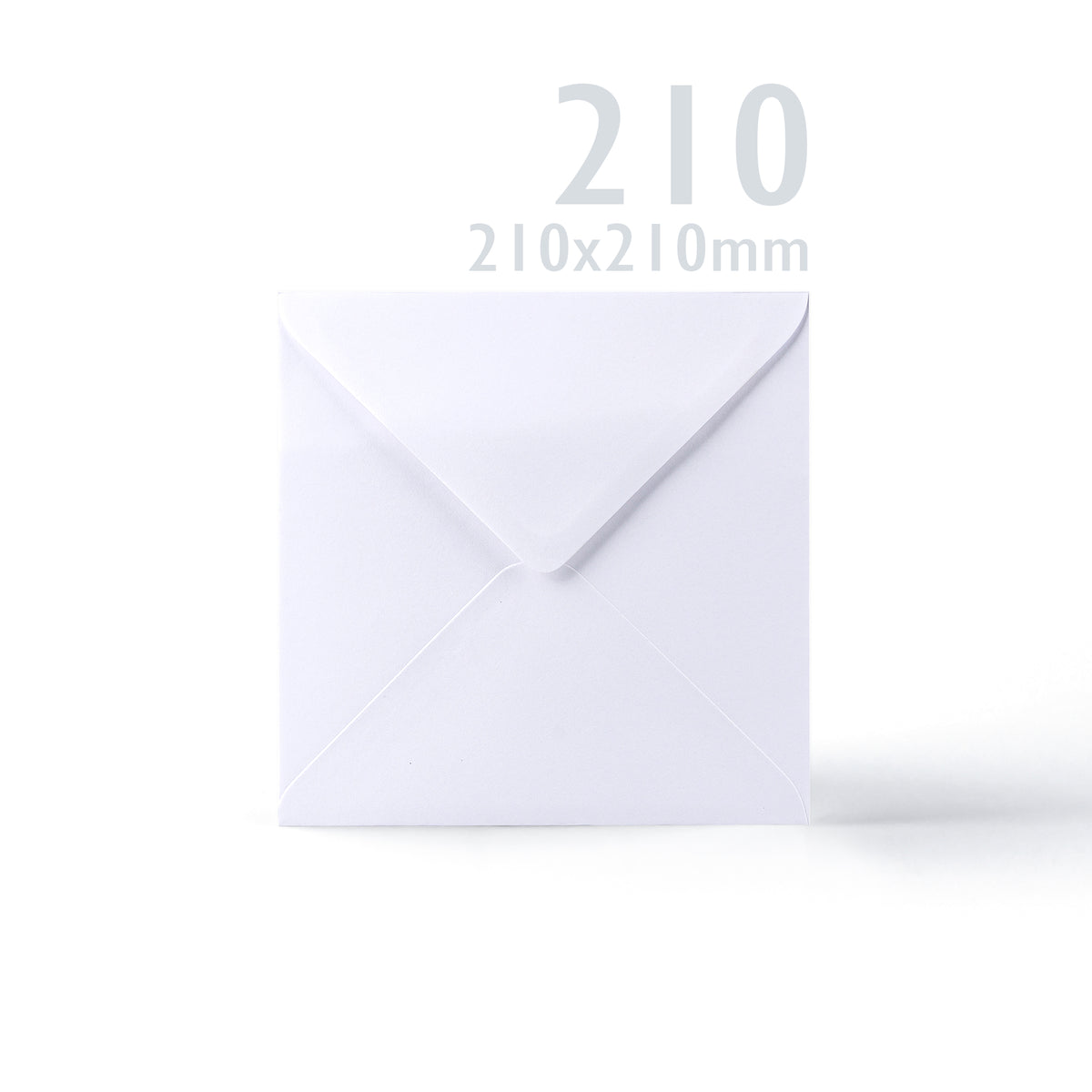 Conjunto de cartões e envelopes brancos com borda ondulada